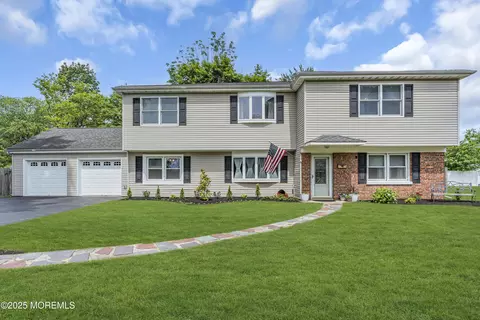 2 Miriam Dr, Matawan, NJ 07747