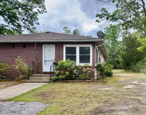 12 Sycamore Rd #17, Manahawkin, NJ 08050