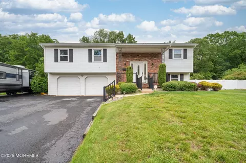 20 Sugarbush Rd, Howell, NJ 07731