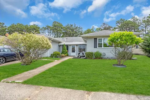 42 Pulaski Blvd, Toms River, NJ 08757