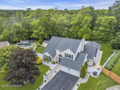 66 Holly Tree Ln, Toms River, NJ 08753