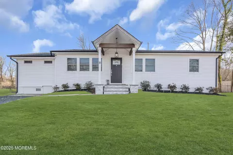 11 Bass Pl, Howell, NJ 07731