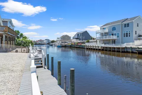 909 Jane Dr, Beach Haven West, NJ 08050