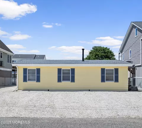 909 Jane Dr, Beach Haven West, NJ 08050