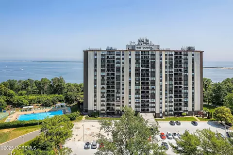 1 Scenic Dr #207, Highlands, NJ 07732
