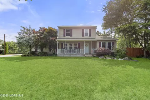 1158 Pemberton St, Toms River, NJ 08757