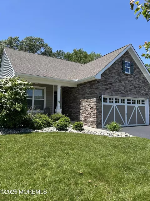18 Lily Pond Ct, Howell, NJ 07731