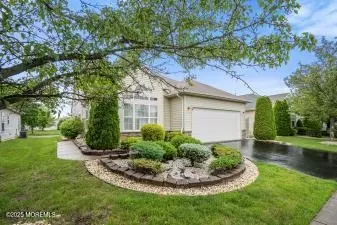 46 Kensington Rd, Manchester, NJ 08759