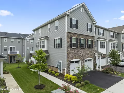 1501 Arose Ln, Middletown, NJ 07748