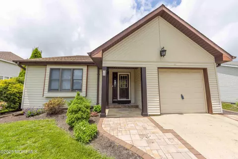 28 Fir Rd #21, Manahawkin, NJ 08050