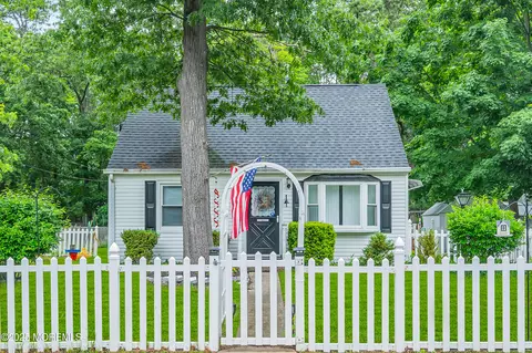 443 Shady Ln, Howell, NJ 07731