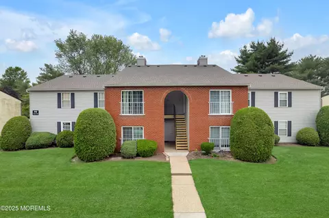 717 Zlotkin Cir #1, Freehold, NJ 07728