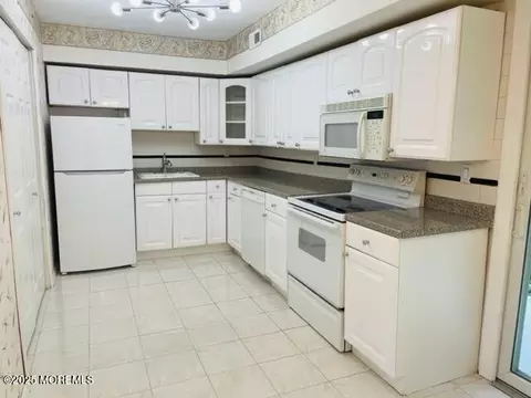 8 Indiana Ct #1016, Matawan, NJ 07747