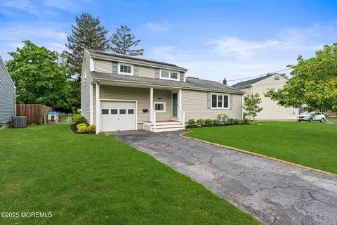 183 Crestview Dr, Middletown, NJ 07748