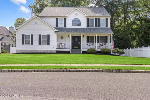 20 Northgate Dr, Englishtown, NJ 07726