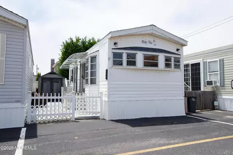 45 15th Ave, Seaside Park, NJ 08752