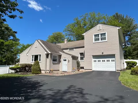 32 Merion Dr, Manalapan, NJ 07726