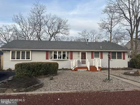 504 Windsor St, Forked River, NJ 08731