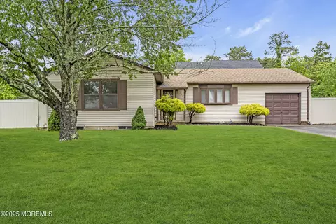 1101 Monmouth Ave, Toms River, NJ 08757