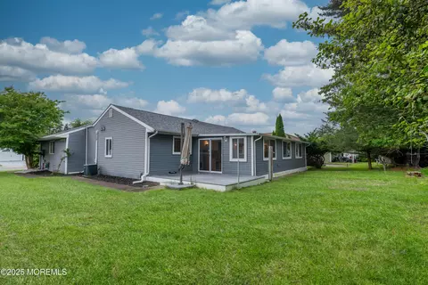 129 Guadeloupe Dr, Toms River, NJ 08757