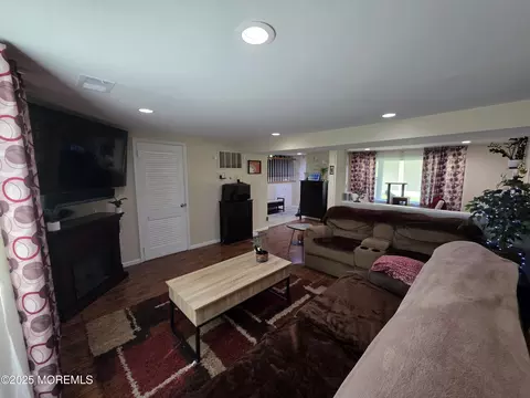 Living - 19 Fordham Rd, Jackson, NJ 08527 photo 2 of 2