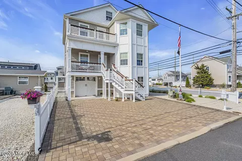 200 San Fernando Dr, Lavallette, NJ 08735