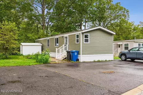46 Roberts Rd, Toms River, NJ 08755
