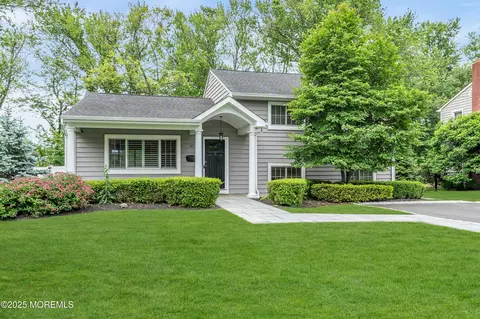 32 Silverbrook Rd, Shrewsbury, NJ 07702