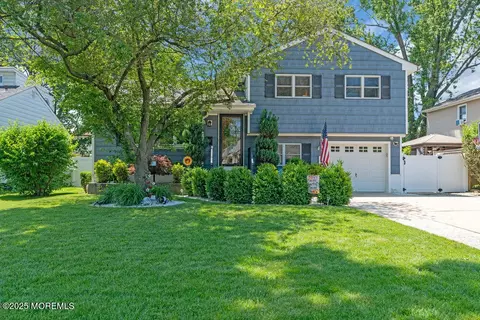 27 Barkalow Ave, Freehold, NJ 07728