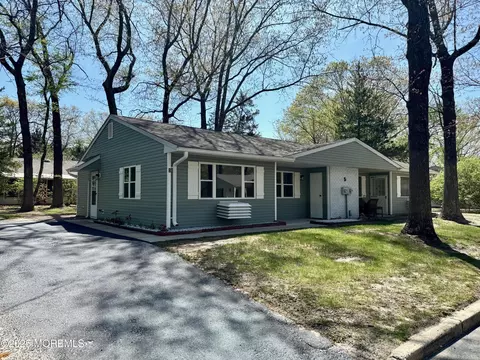 5 Nevada Dr, Whiting, NJ 08759