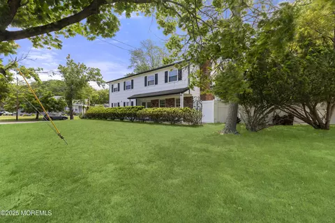 90 Old Bridge Dr, Howell, NJ 07731