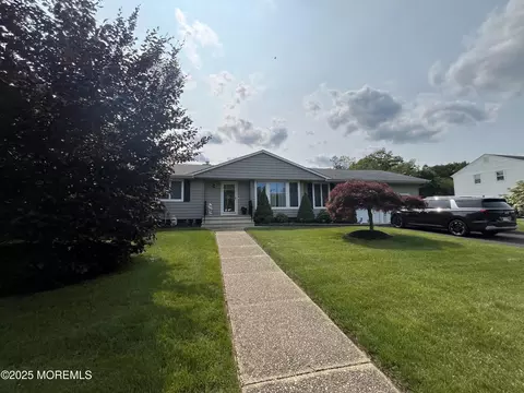 991 Alexandria Dr, Toms River, NJ 08753