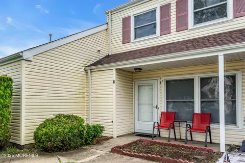6 Gibraltar Ct, Barnegat, NJ 08005