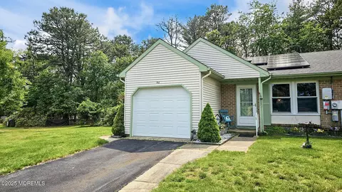 5 Stonybrook Ct #A, Whiting, NJ 08759