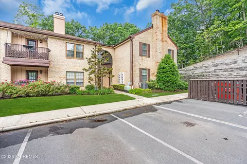 212 Wellington Pl, Aberdeen, NJ 07747