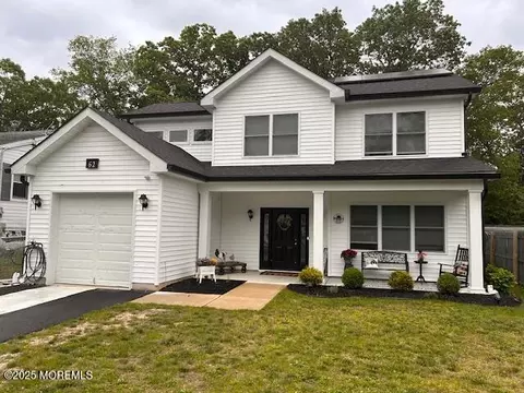 62 E 5th St, Howell, NJ 07731