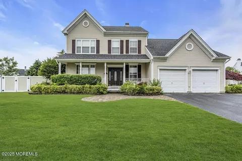 43 Saint Johns Dr, Freehold, NJ 07728