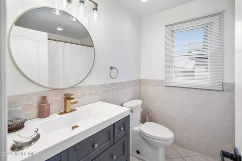 Bath - 37 Florence Ave, Leonardo, NJ 07737 photo 2 of 3