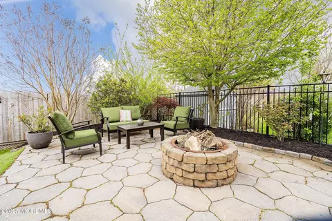 Exterior - 37 Florence Ave, Leonardo, NJ 07737 photo 8 of 10