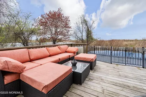 Exterior - 37 Florence Ave, Leonardo, NJ 07737 photo 5 of 10