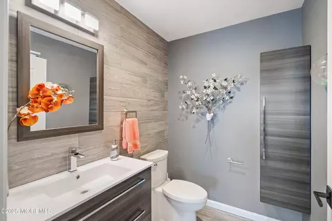 Bath - 37 Florence Ave, Leonardo, NJ 07737 photo 1 of 3