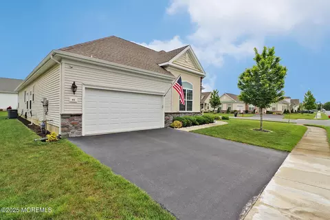 46 Rockland St, Barnegat, NJ 08005