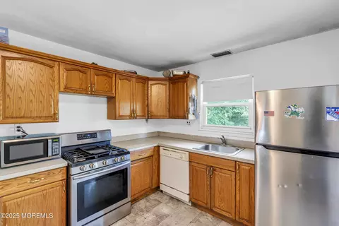 Kitchen - 1 Texas Dr, Jackson, NJ 08527 photo 1 of 3