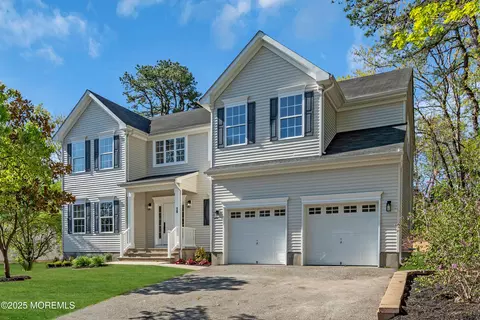 19 Hillside Ave, Barnegat, NJ 08005