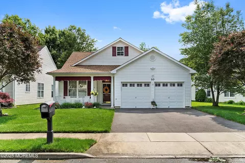 10 Sunflower Ln, Brick, NJ 08724