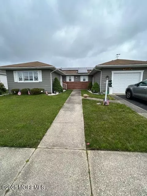 227 Bonaire Dr, Toms River, NJ 08757
