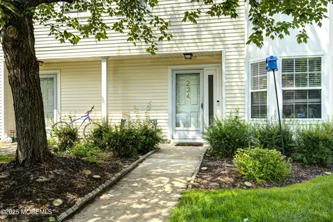 234 Paddington Ct, Manalapan, NJ 07726