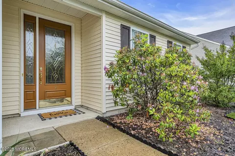 8 Tisdale Rd, Whiting, NJ 08759