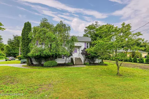 610 W Park Ave, Oakhurst, NJ 07755