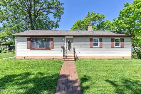 7 Beechwood Ave, Keansburg, NJ 07734